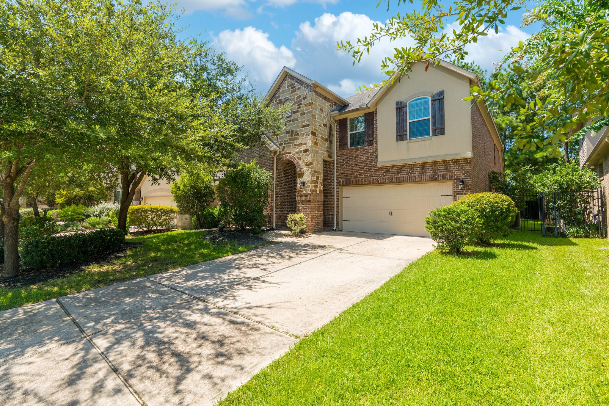 31 Whispering Thicket Place
