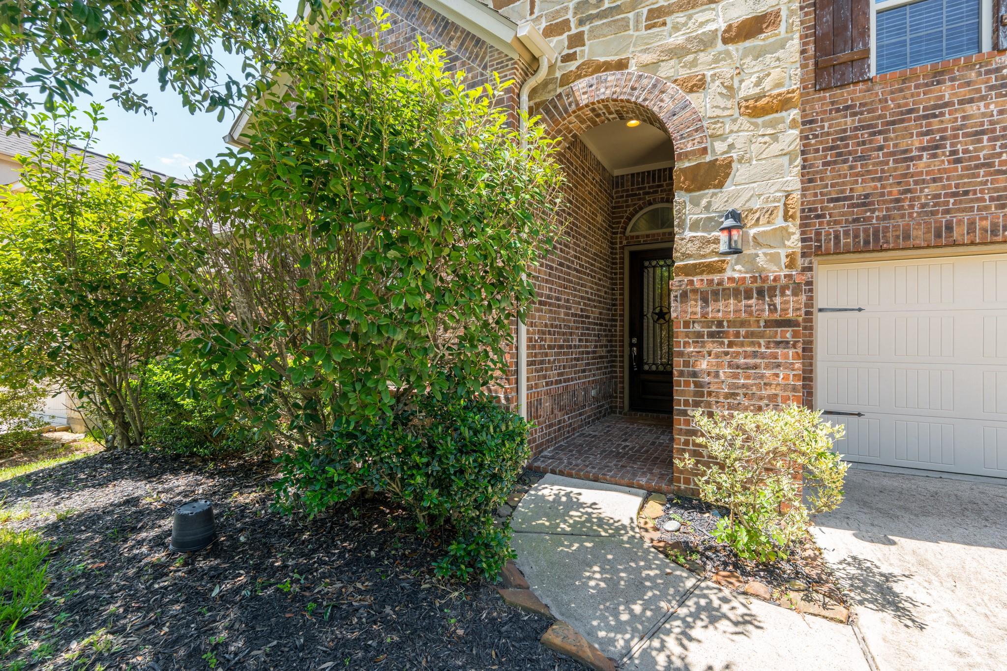 31 Whispering Thicket Place
