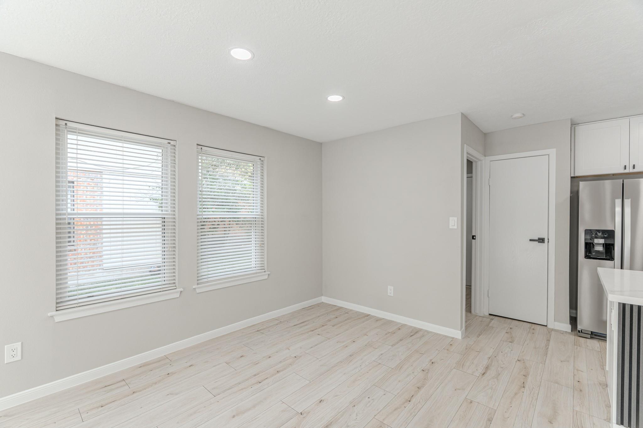 6 Hasting Oak Court