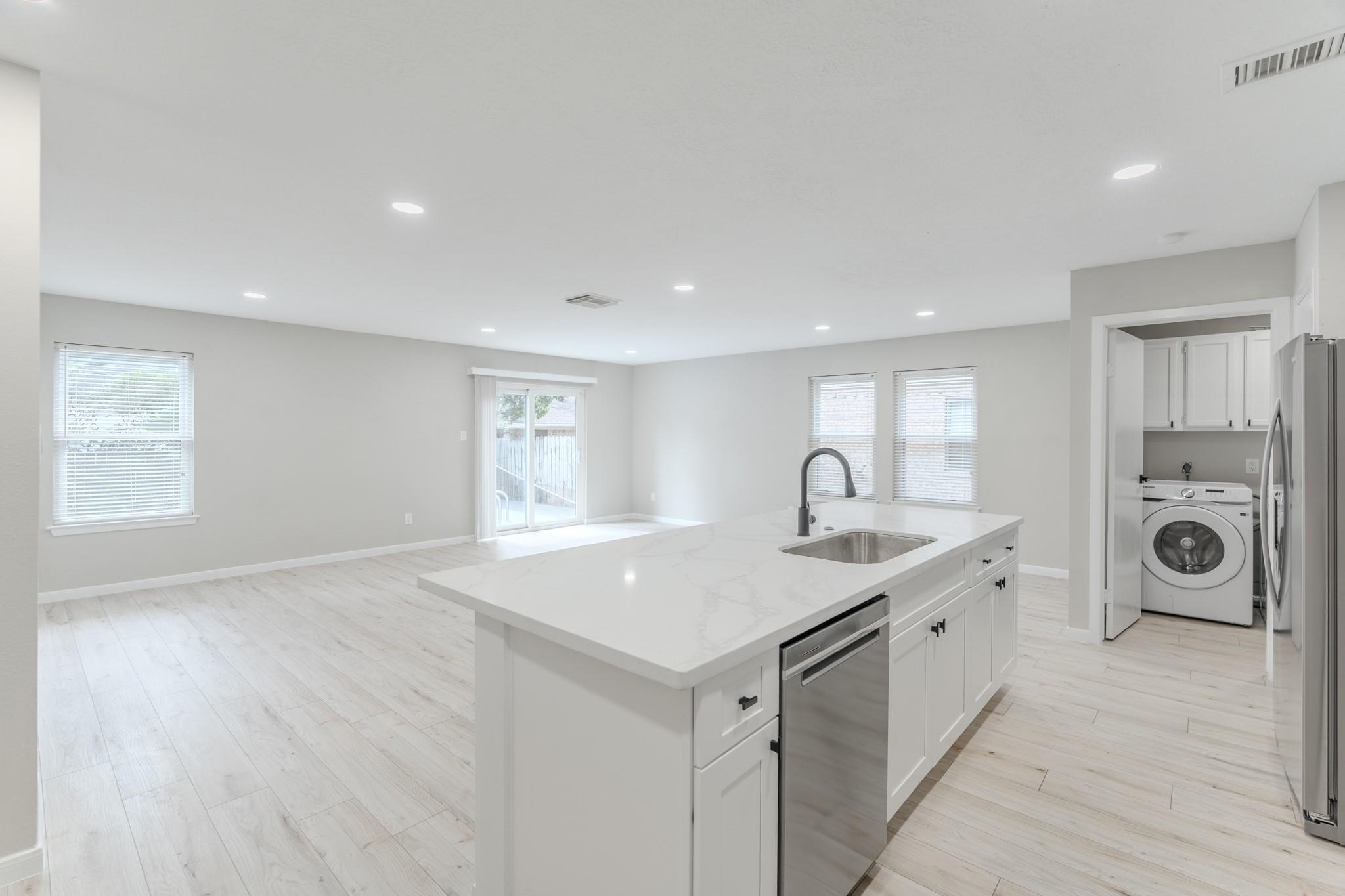 6 Hasting Oak Court