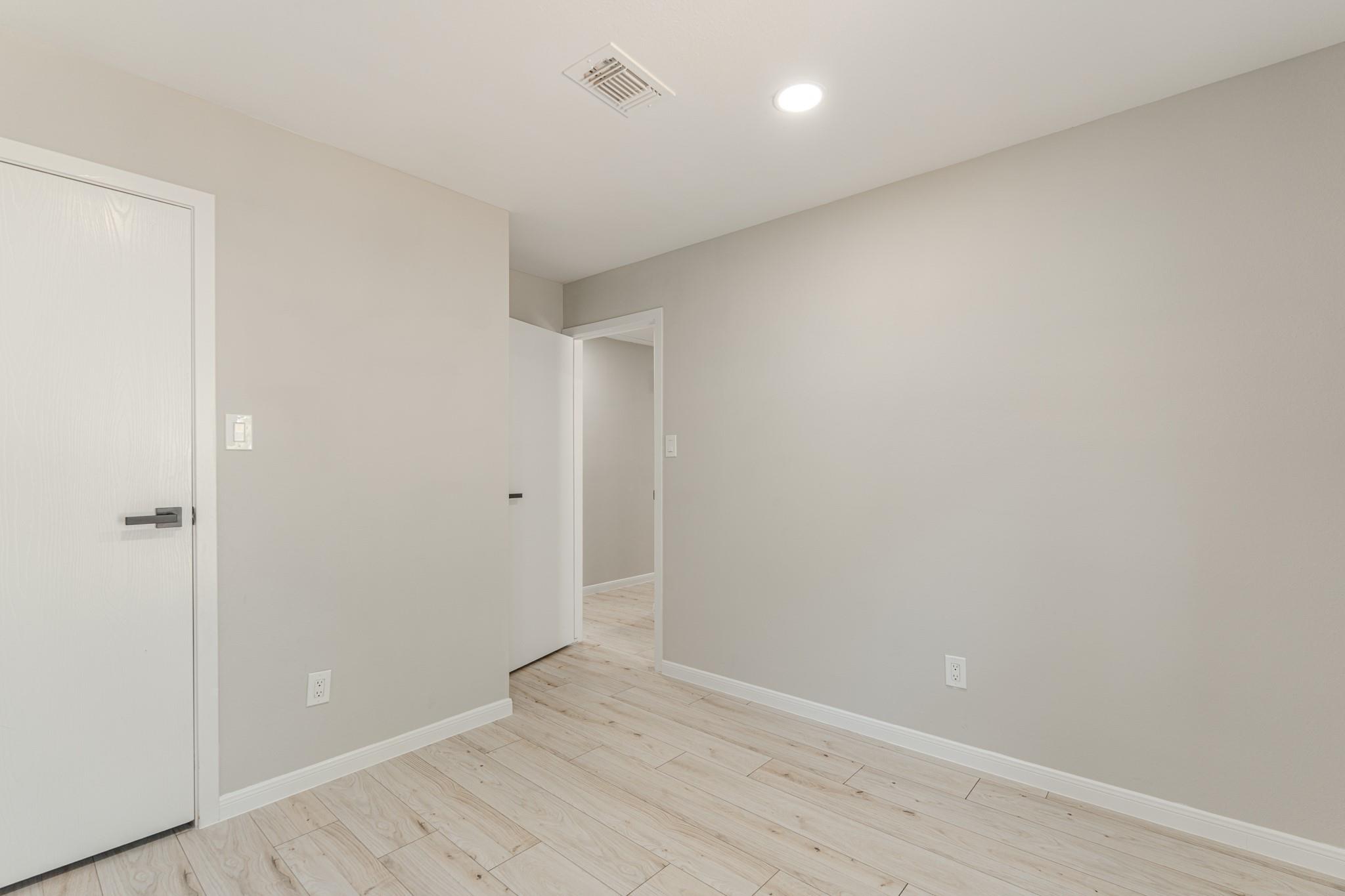 6 Hasting Oak Court