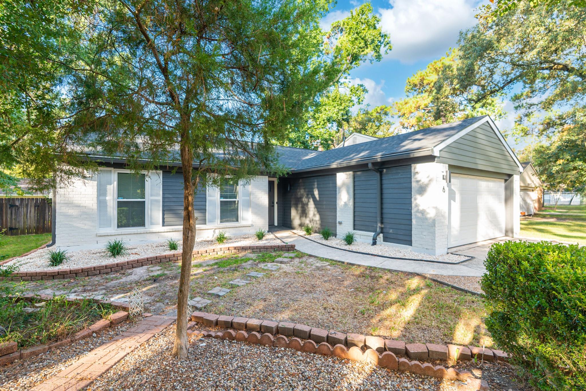 6 Hasting Oak Court