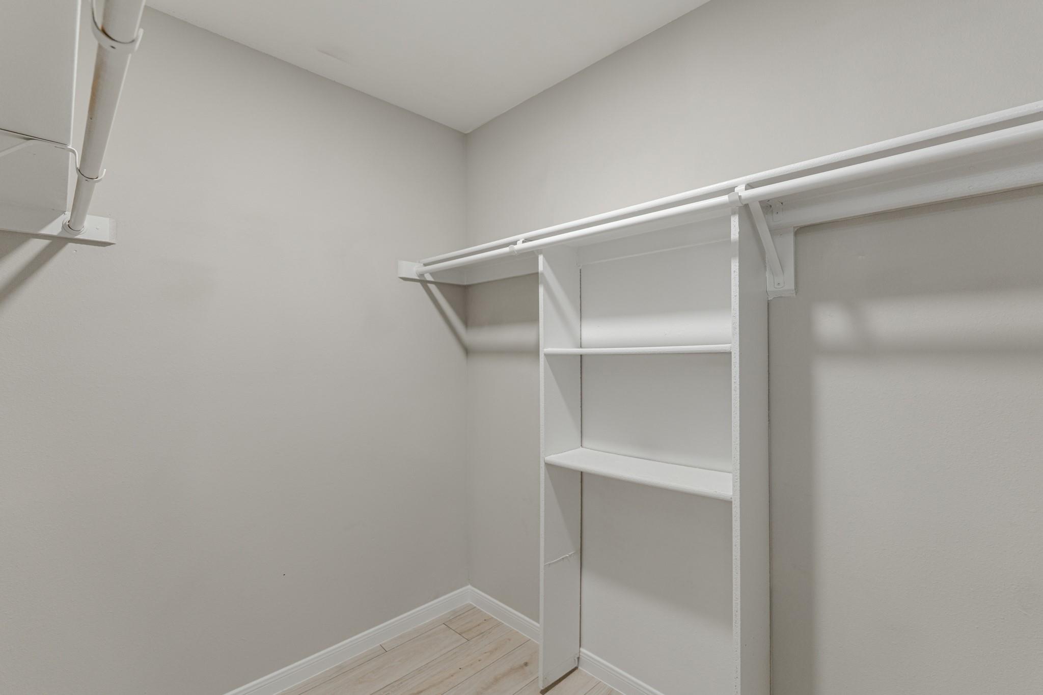 6 Hasting Oak Court