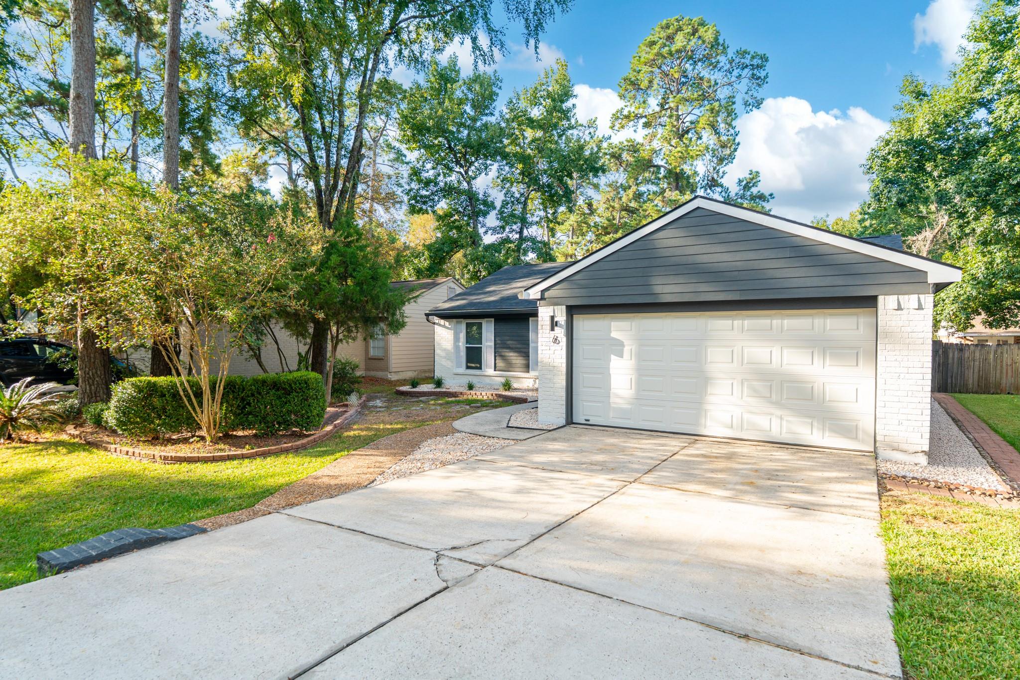 6 Hasting Oak Court