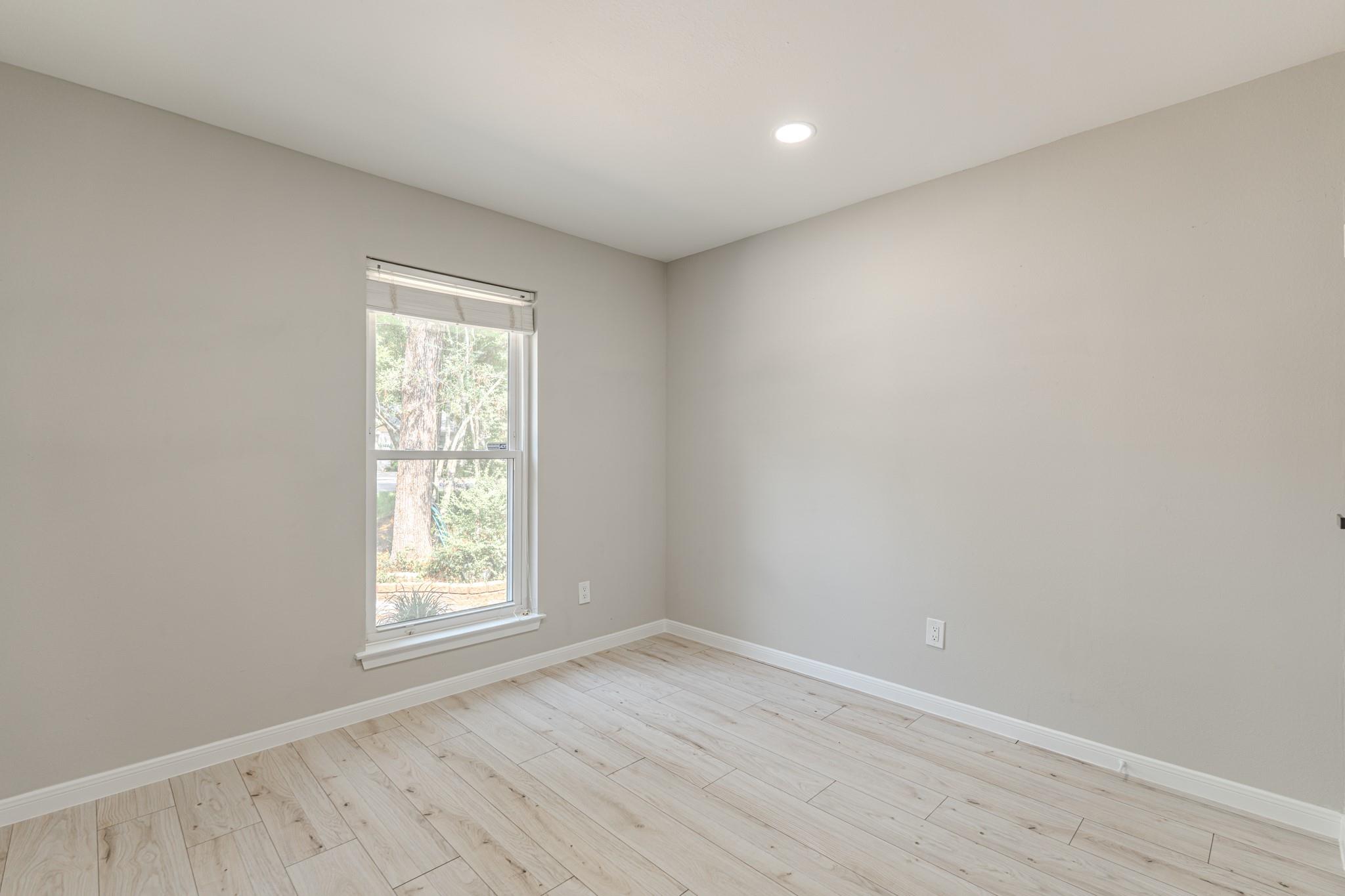6 Hasting Oak Court