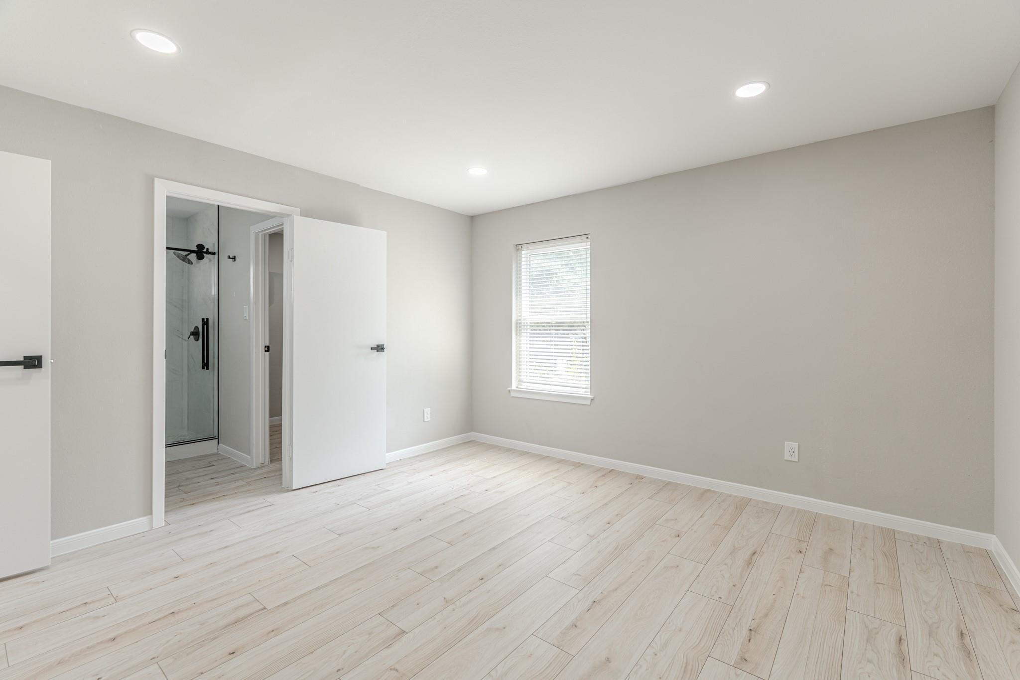 6 Hasting Oak Court