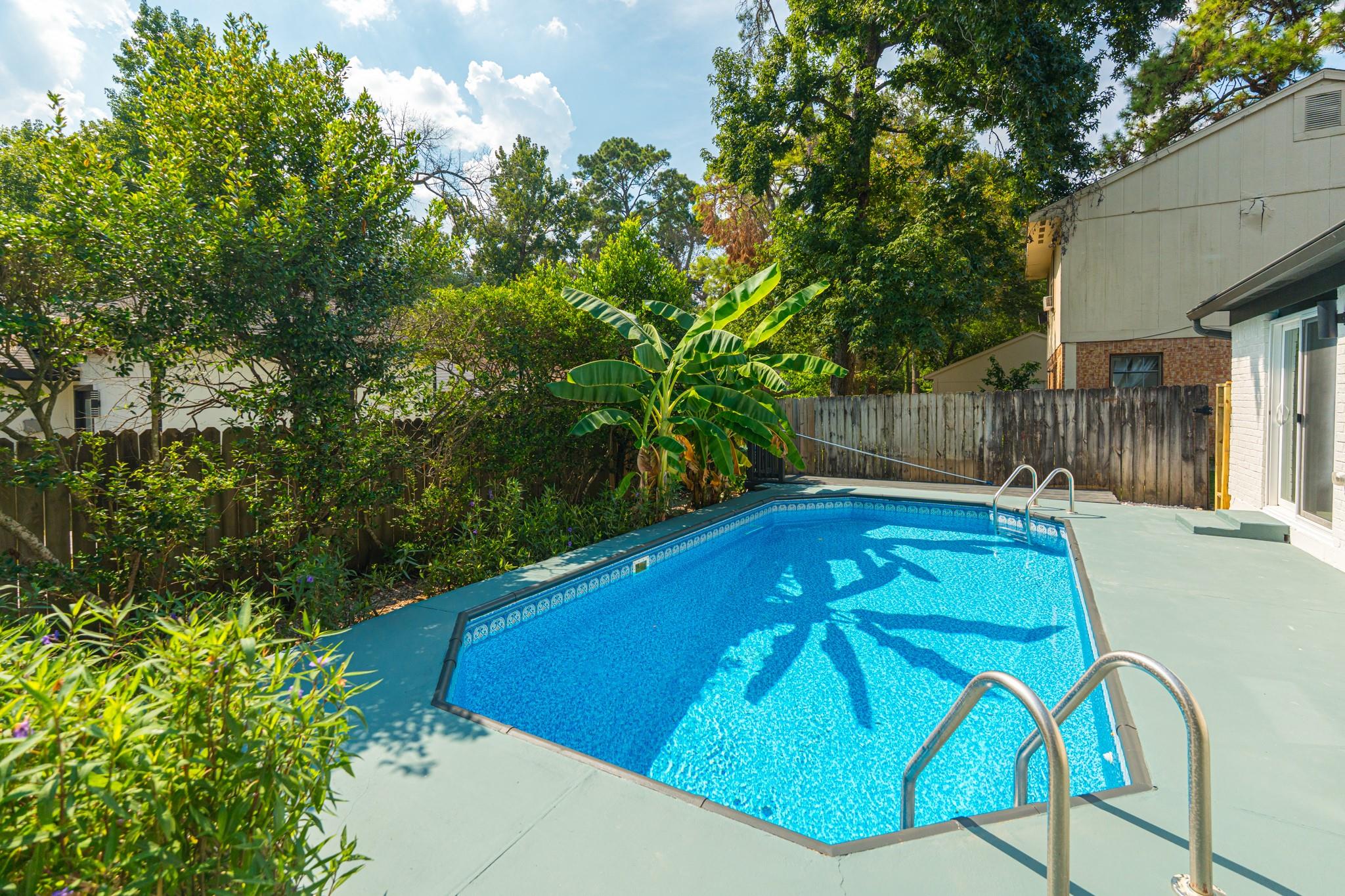 6 Hasting Oak Court