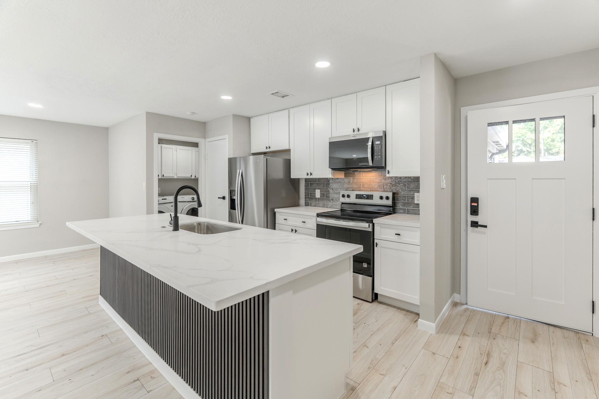 6 Hasting Oak Court