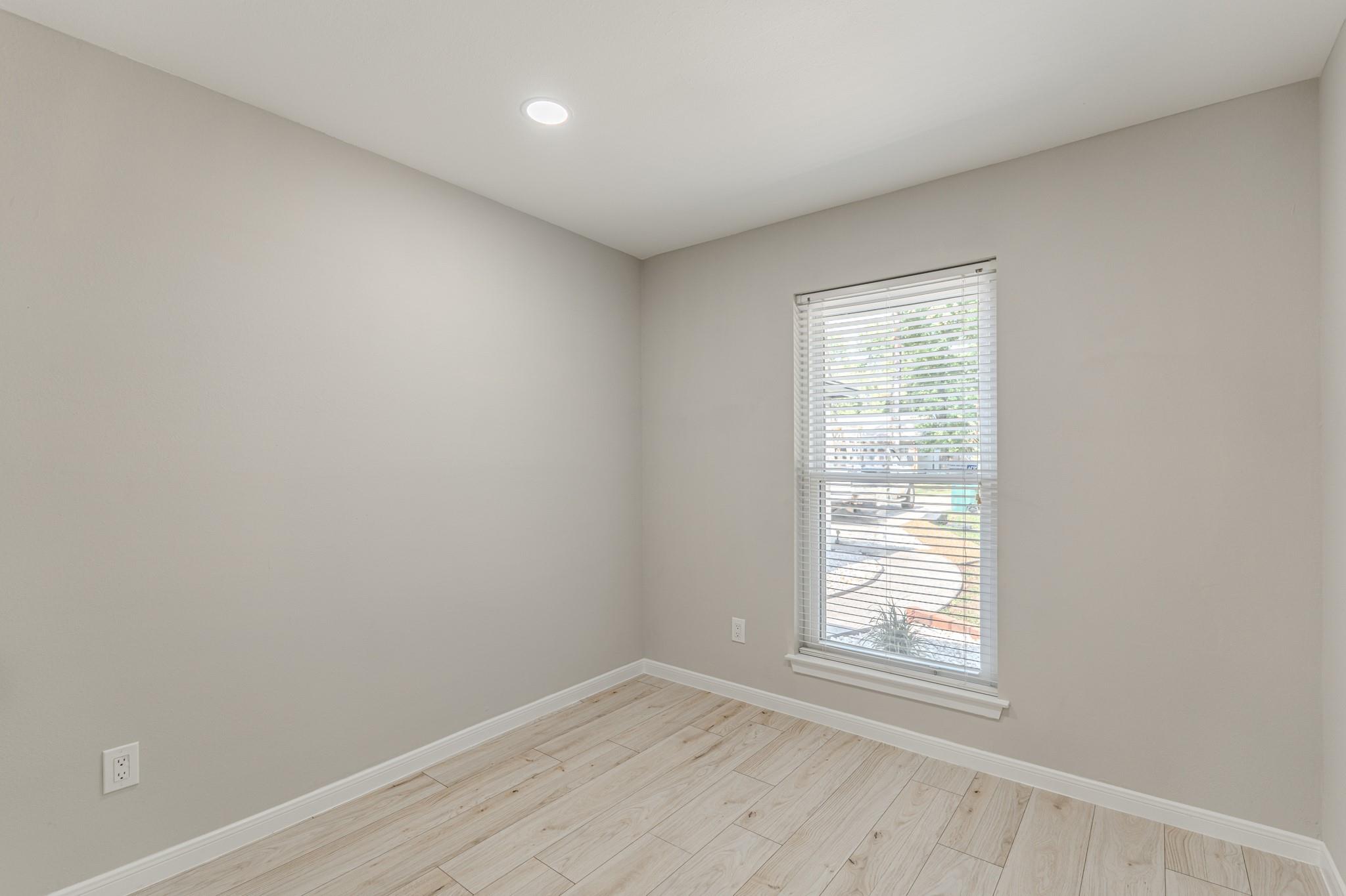 6 Hasting Oak Court