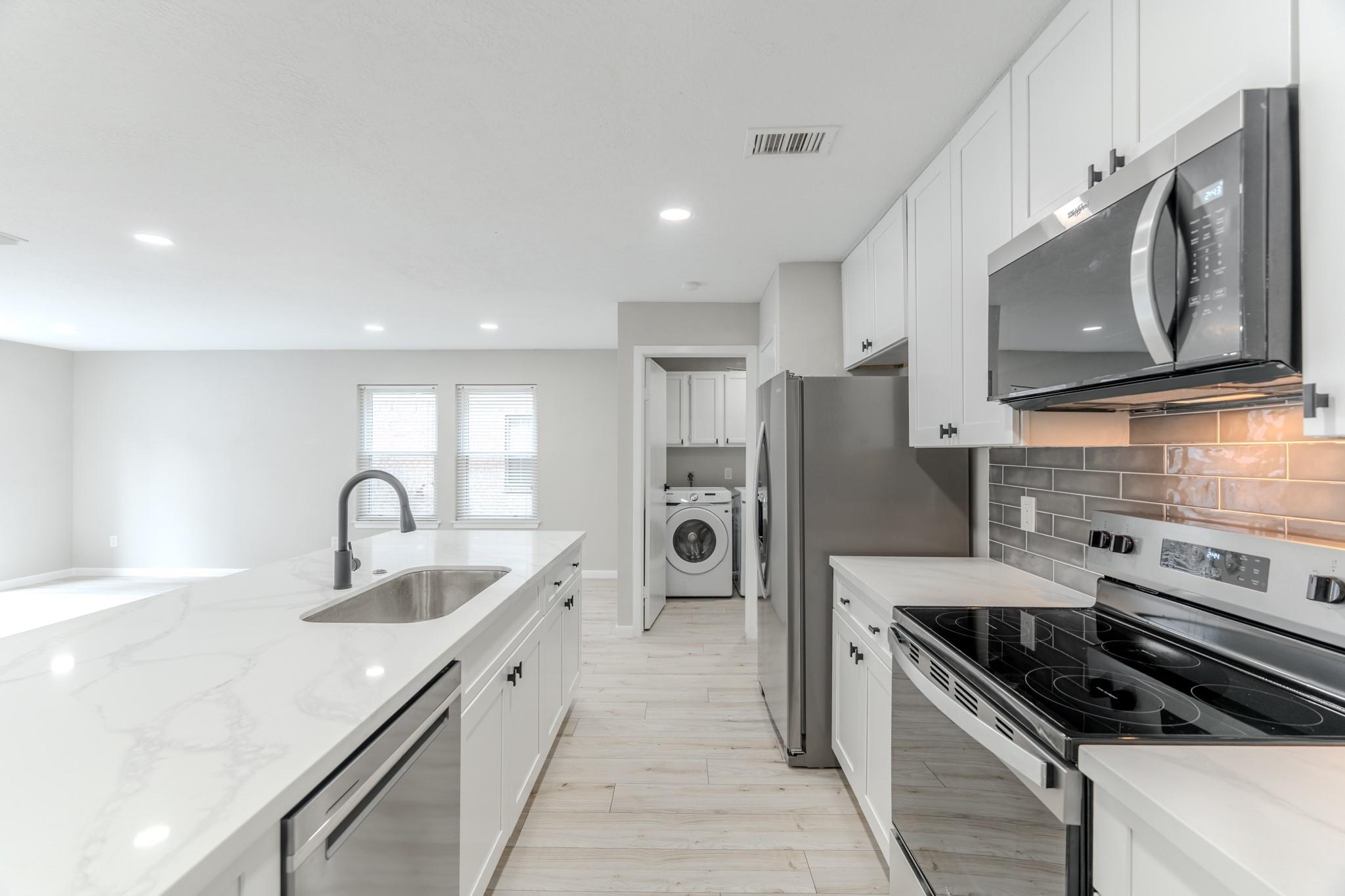 6 Hasting Oak Court