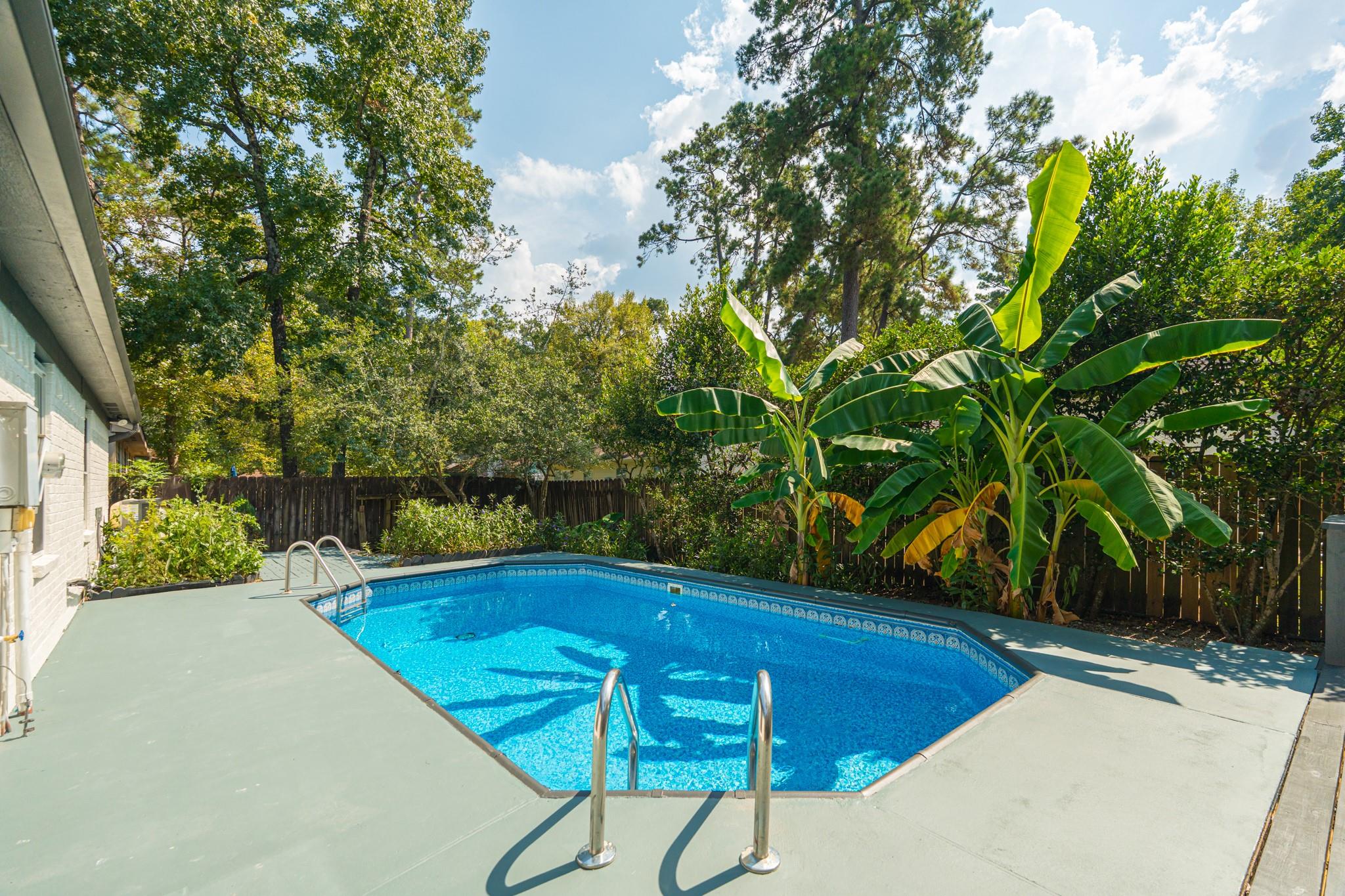 6 Hasting Oak Court