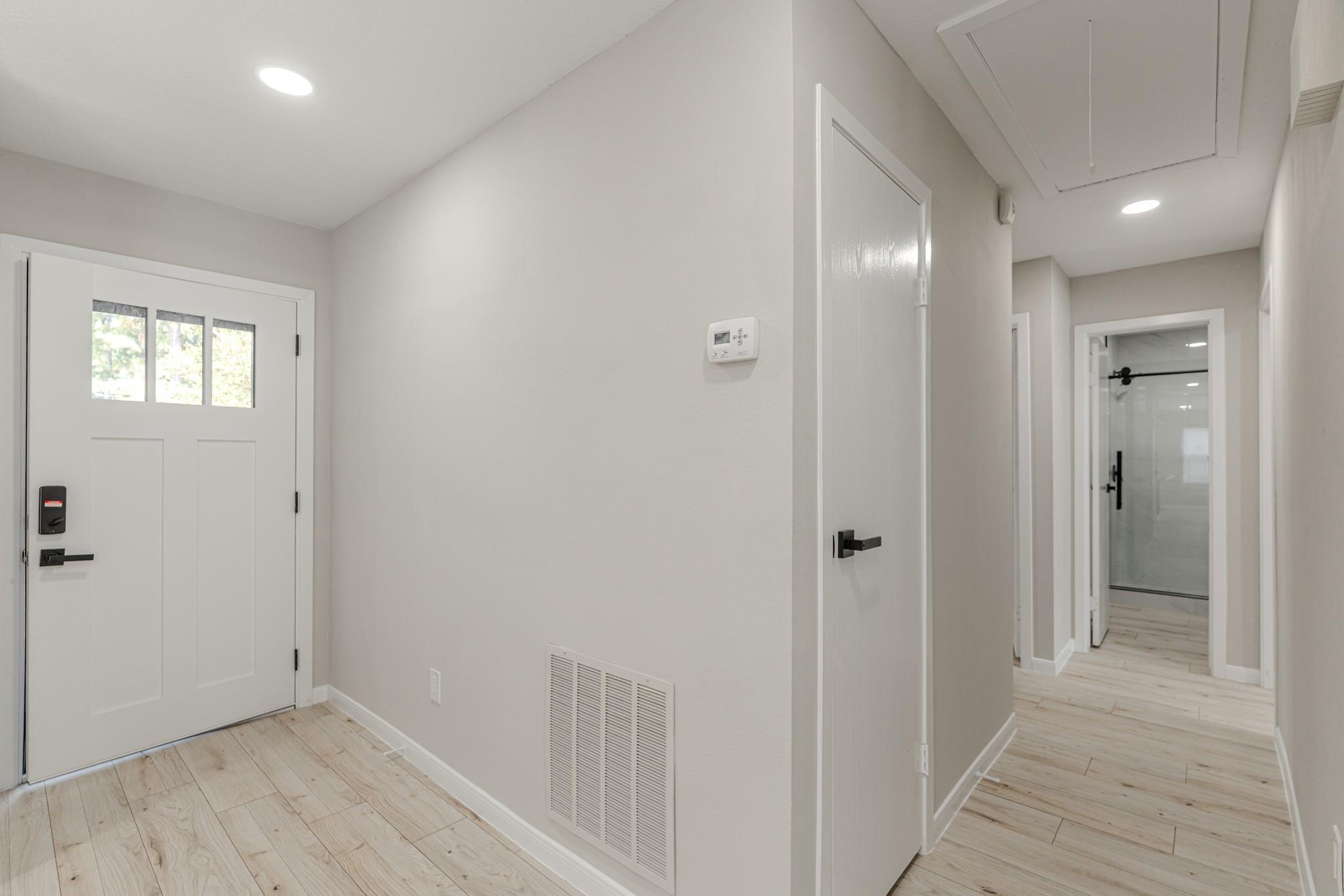 6 Hasting Oak Court