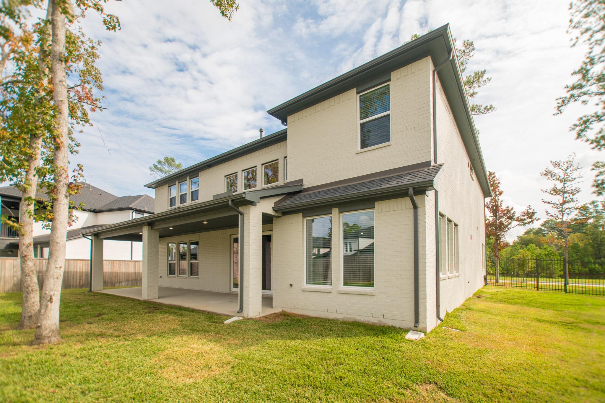 11 Mariposa Woods Drive