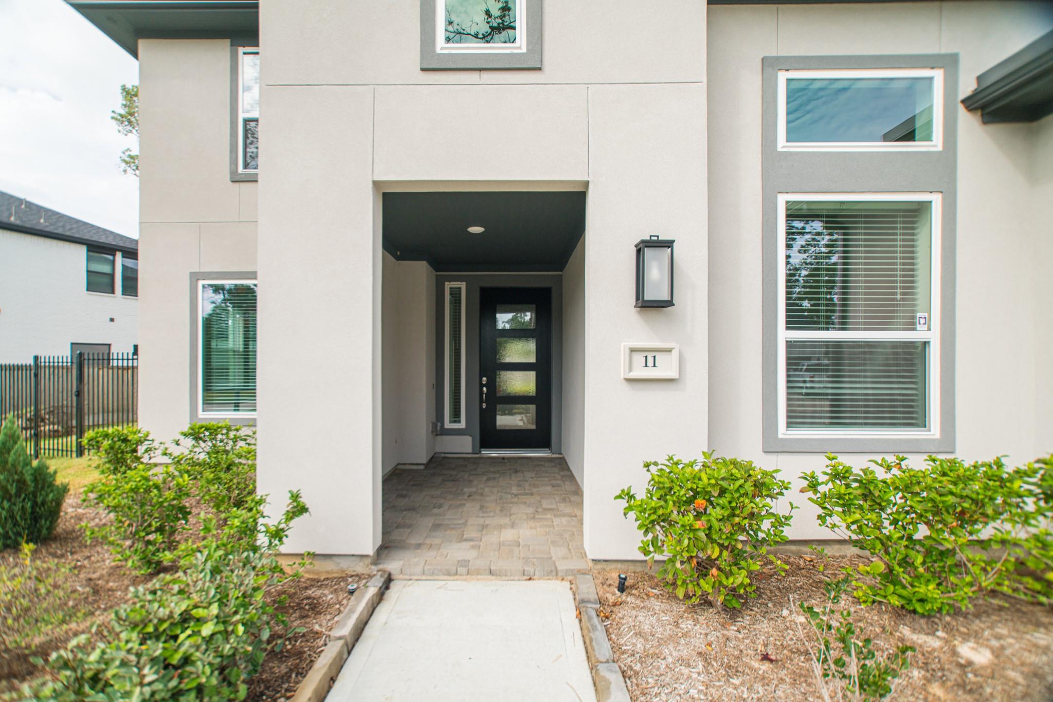 11 Mariposa Woods Drive