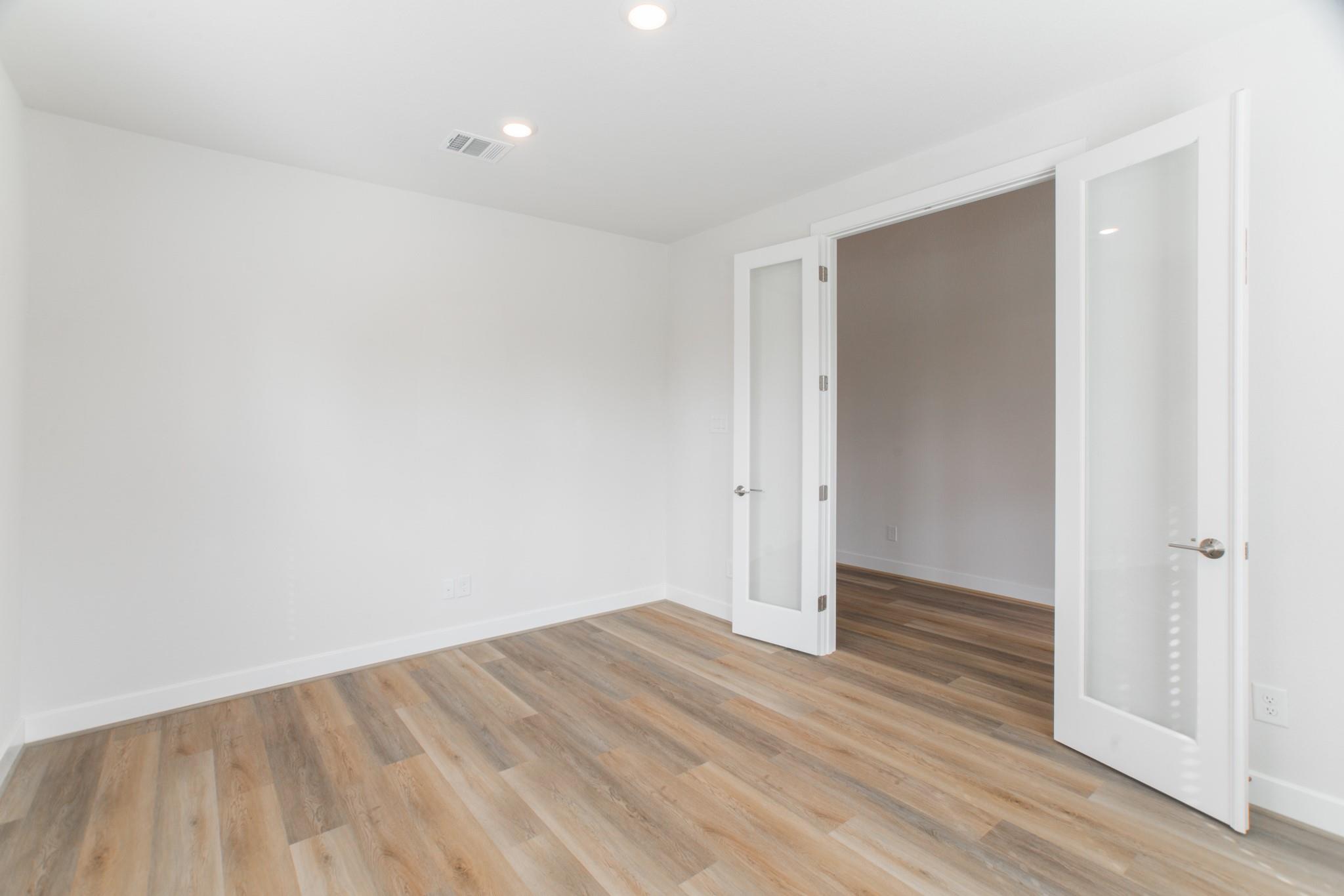 11 Mariposa Woods Drive