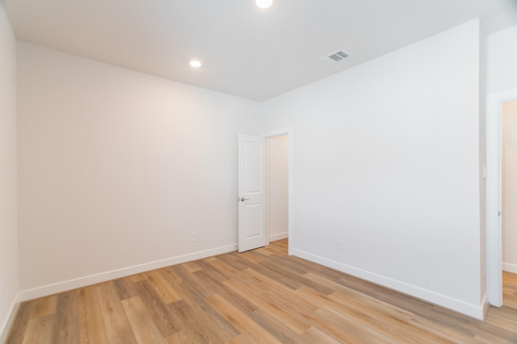 11 Mariposa Woods Drive