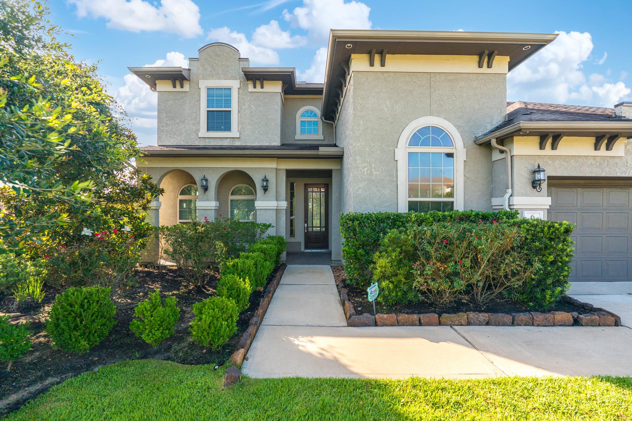 6 Winter Thicket Place