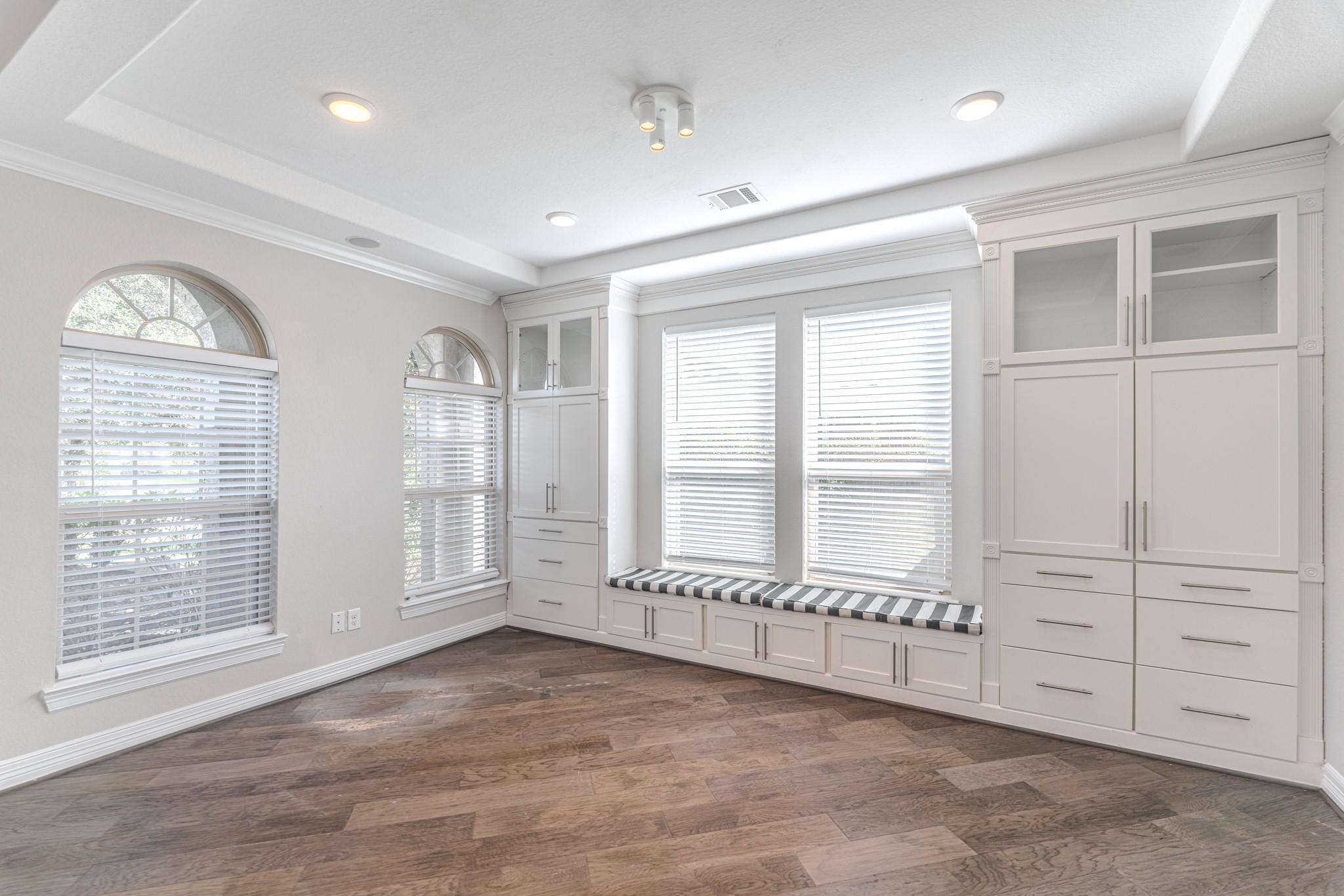 6 Winter Thicket Place