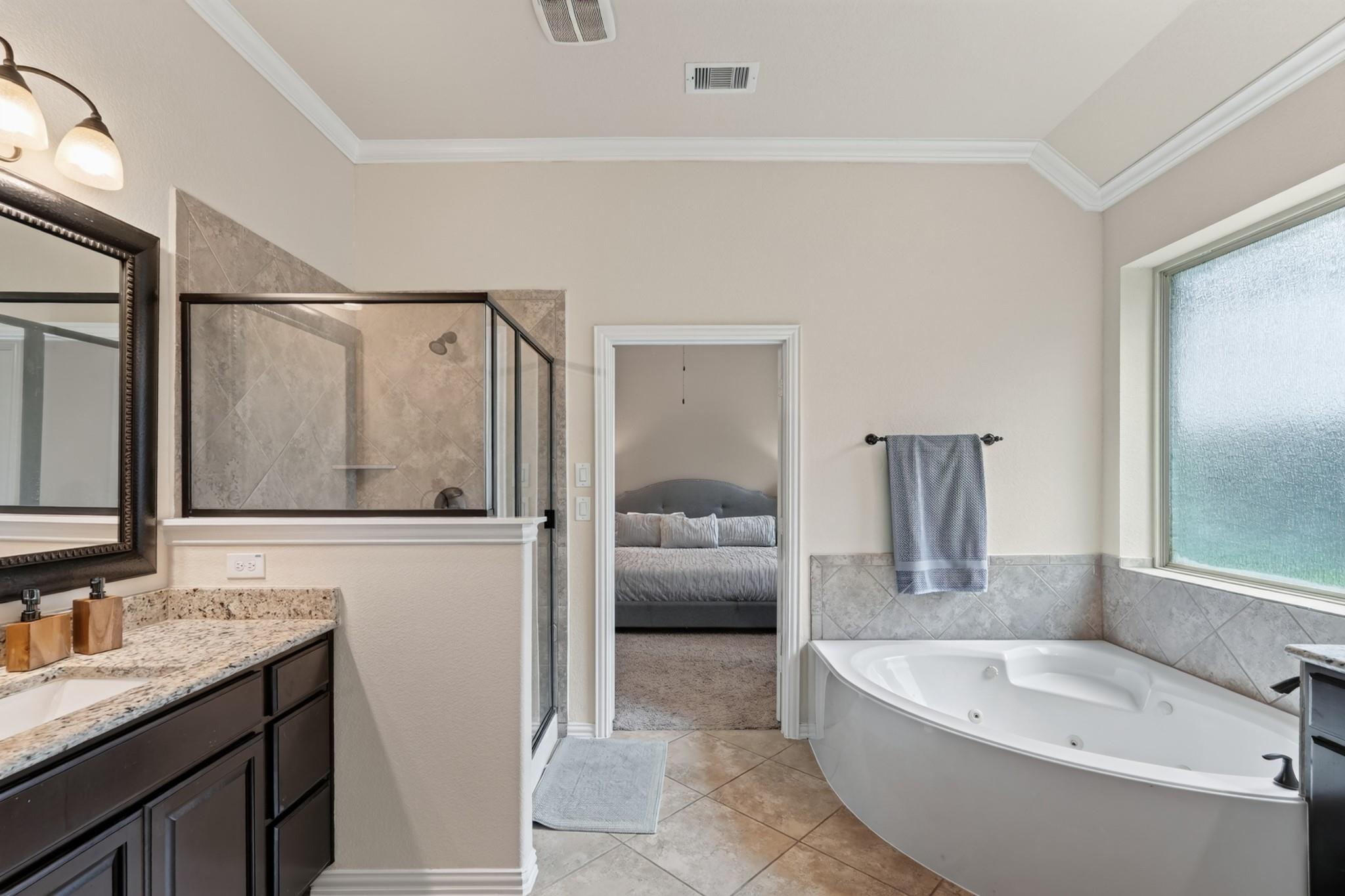 2 Arrowfeather Place