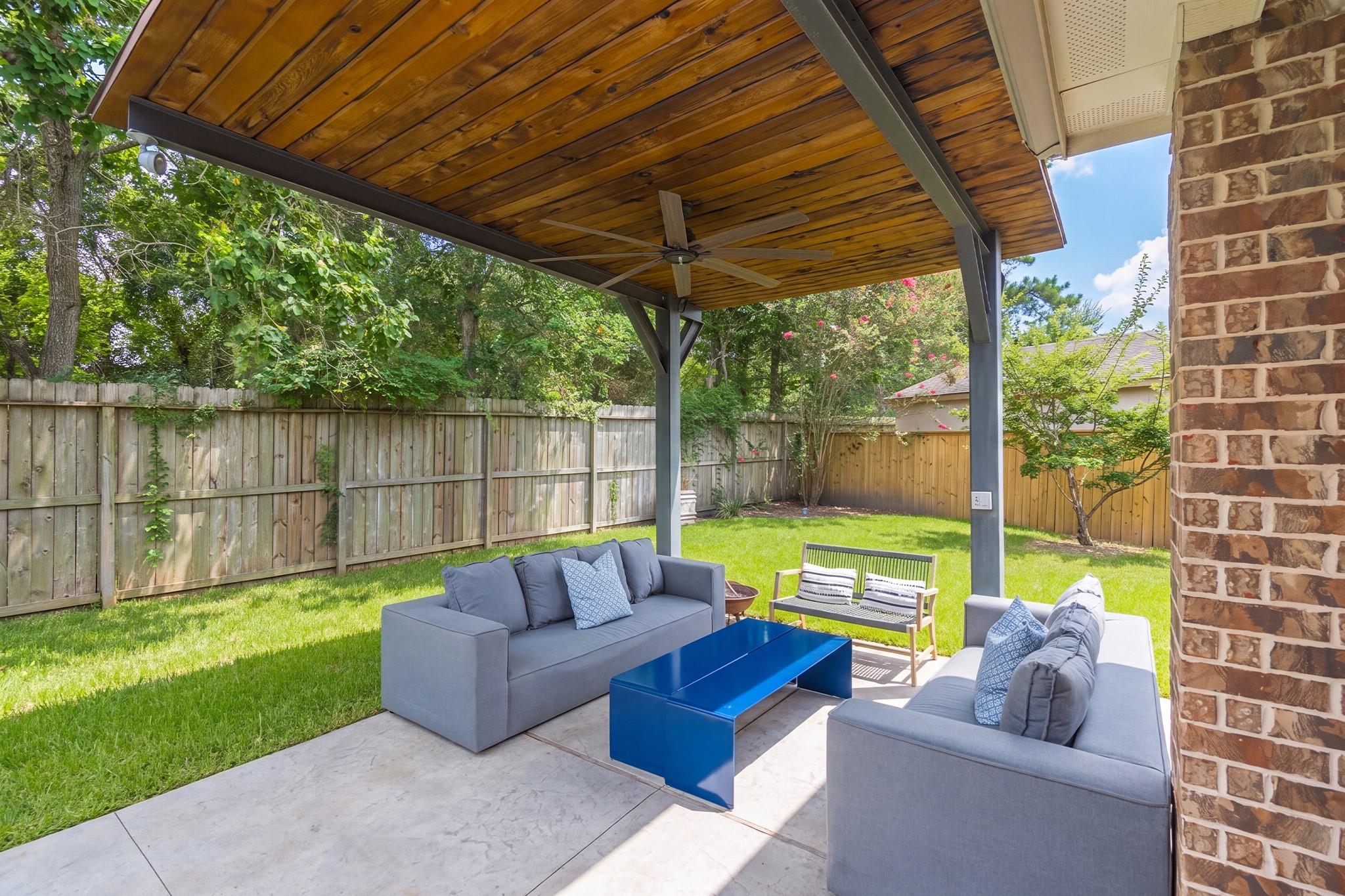 2 Arrowfeather Place