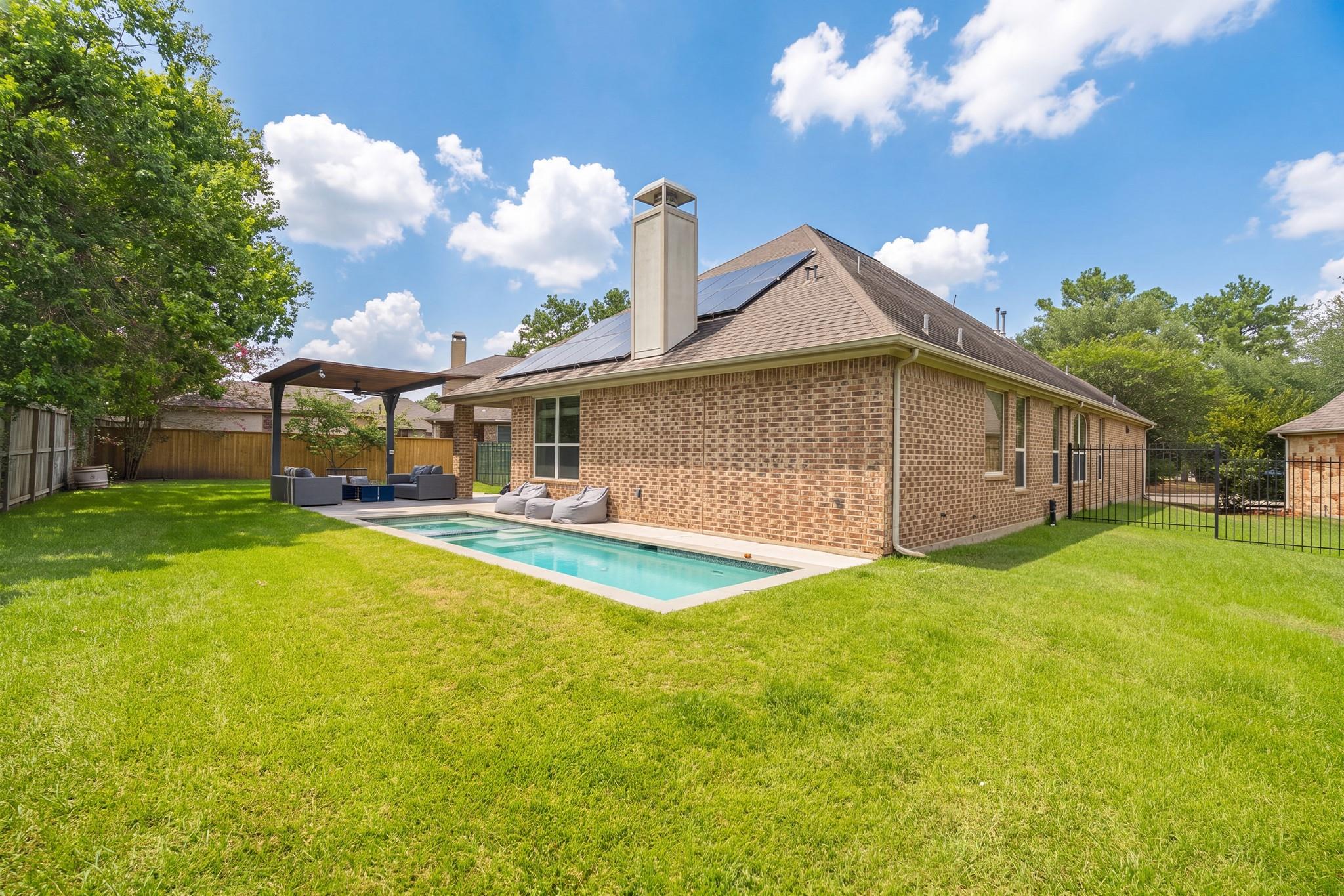 2 Arrowfeather Place