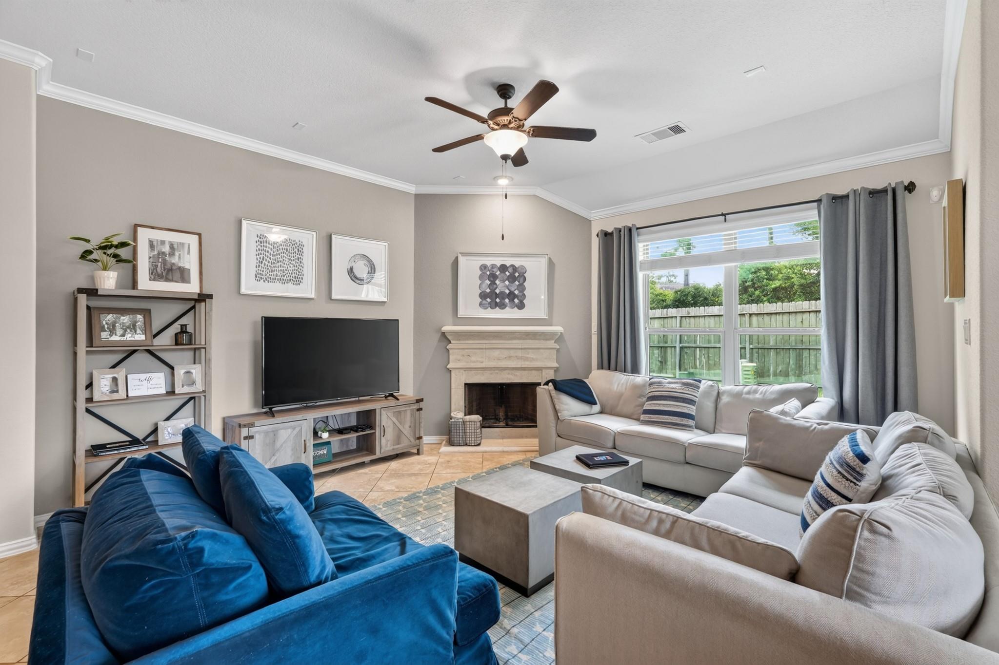 2 Arrowfeather Place