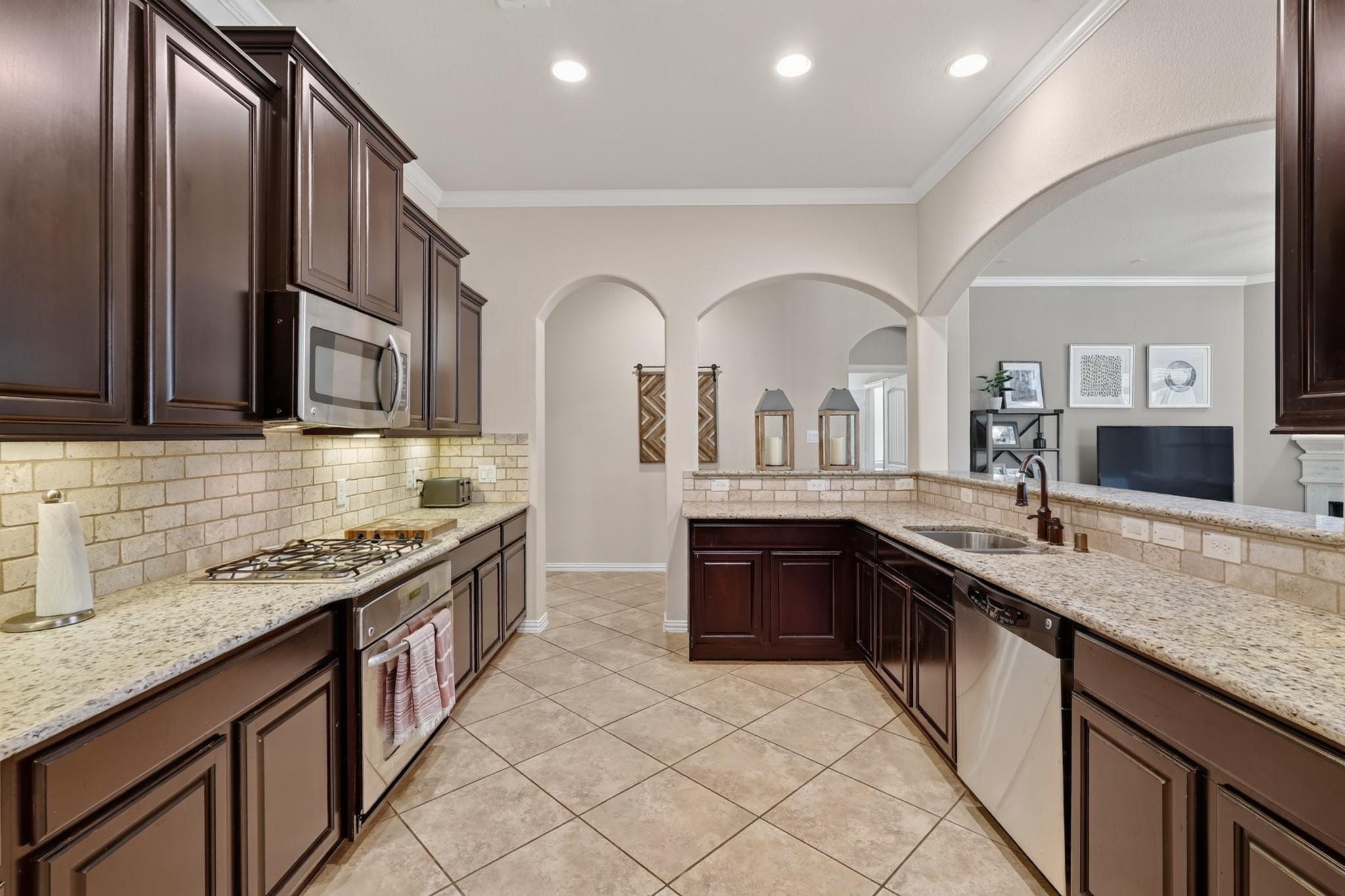 2 Arrowfeather Place