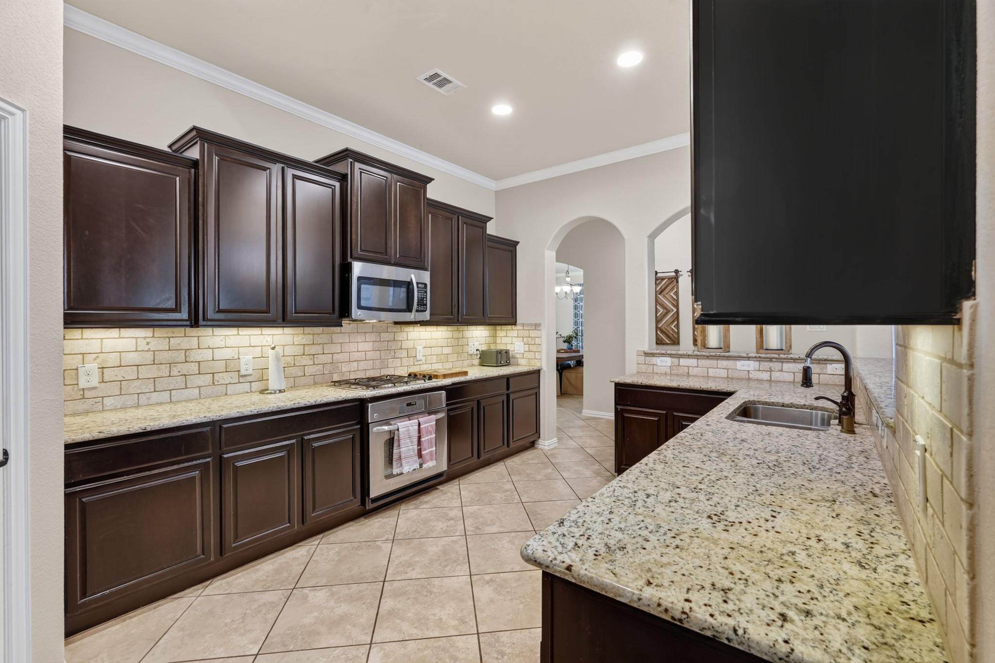 2 Arrowfeather Place