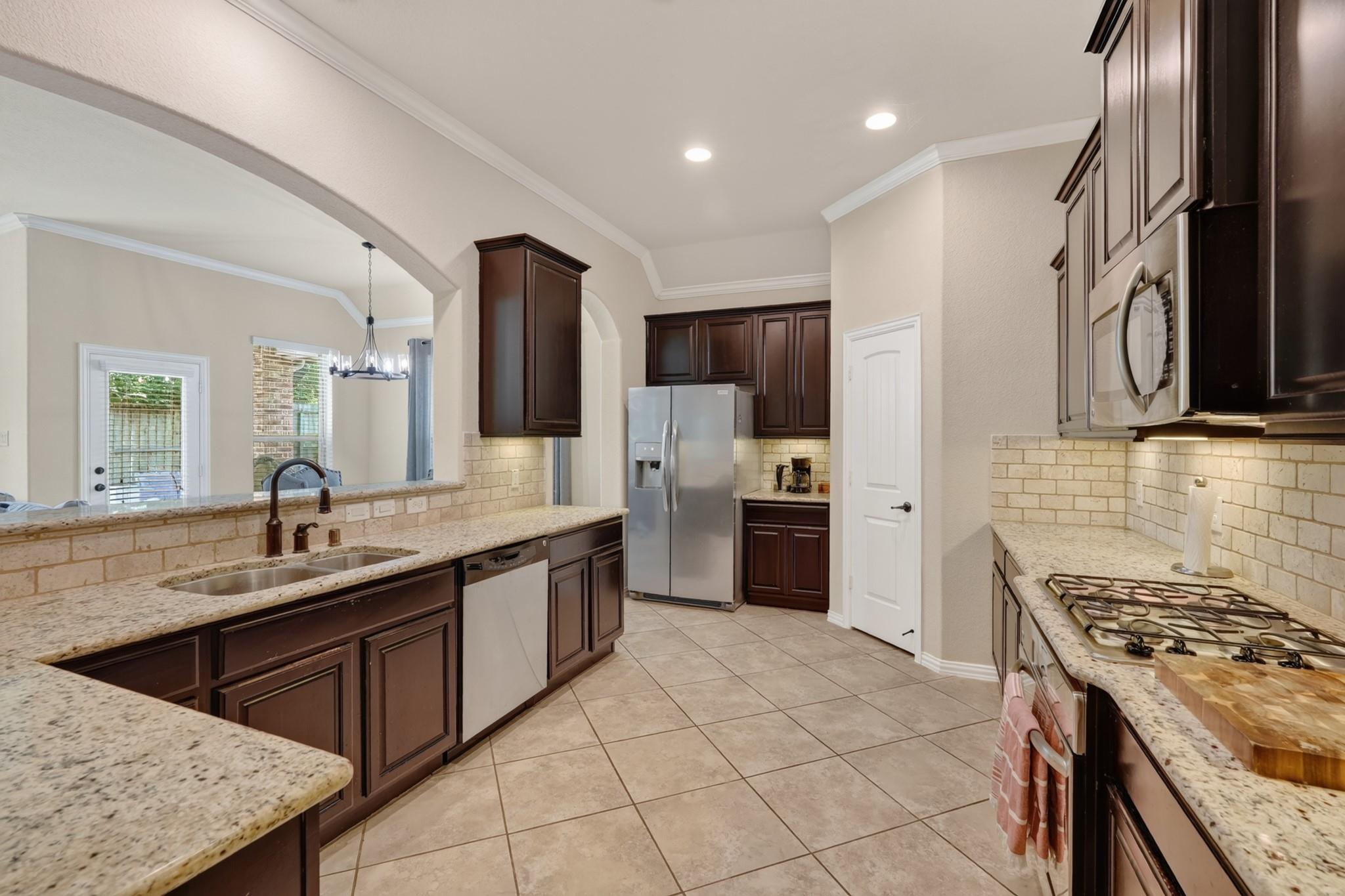 2 Arrowfeather Place