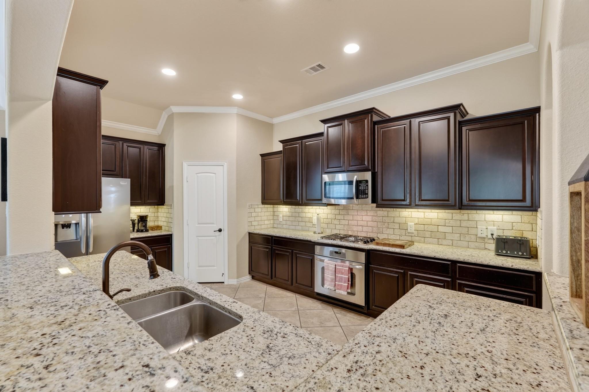 2 Arrowfeather Place