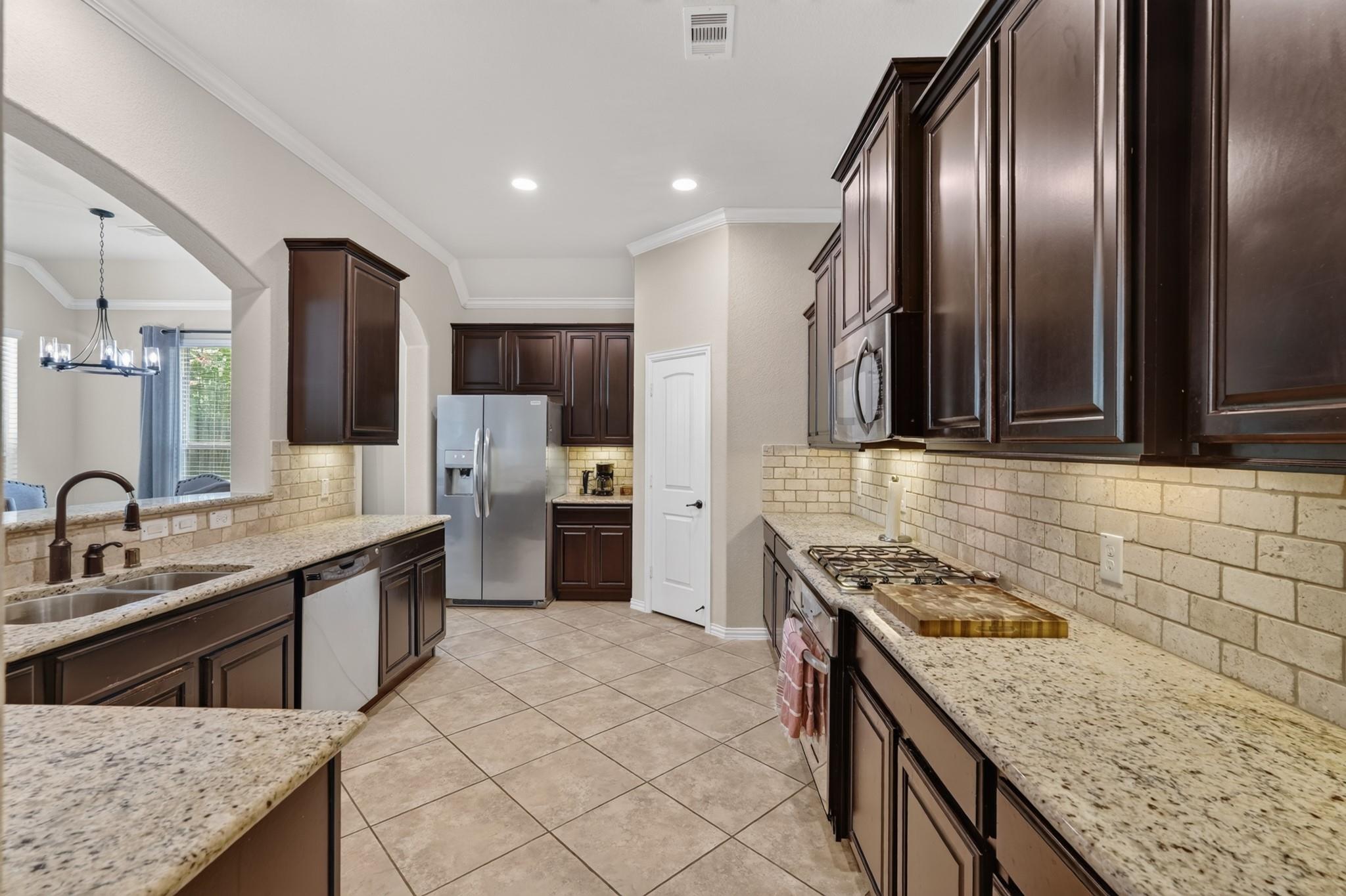 2 Arrowfeather Place