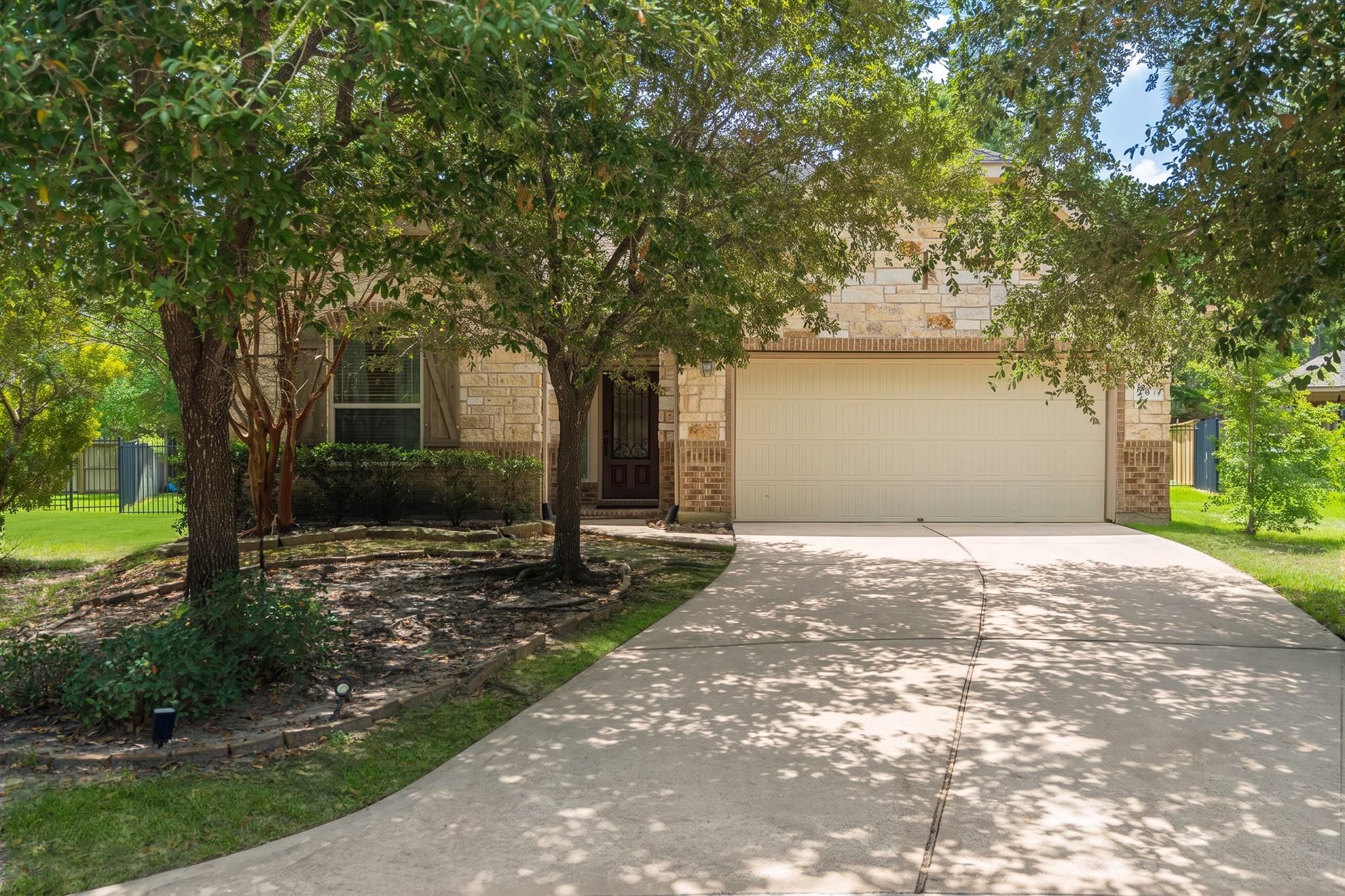 2 Arrowfeather Place