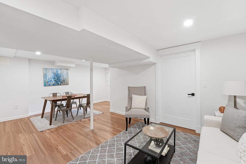 9803 DE PAUL DRIVE