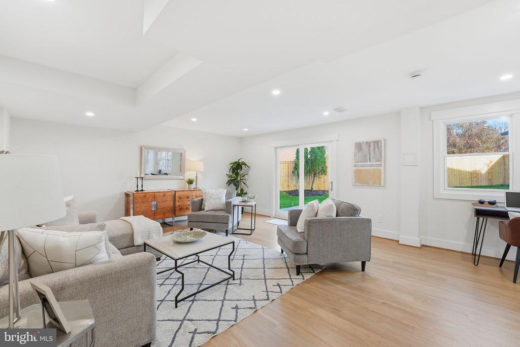 9803 DE PAUL DRIVE
