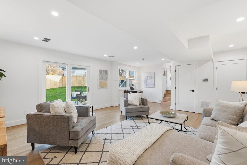 9803 DE PAUL DRIVE