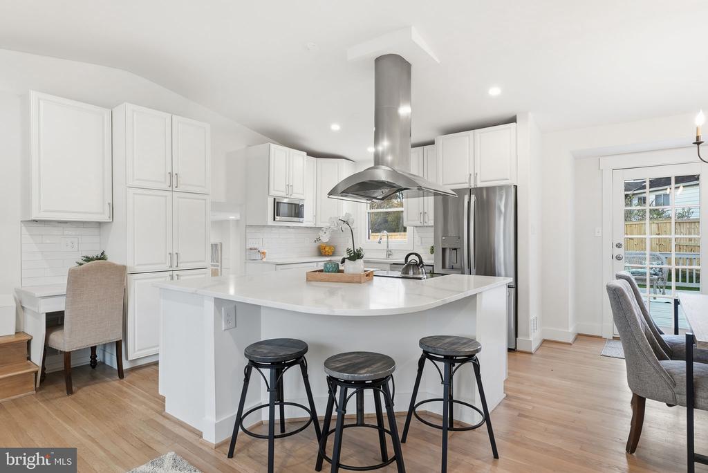 9803 DE PAUL DRIVE