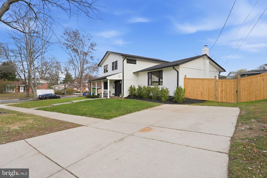 9803 DE PAUL DRIVE