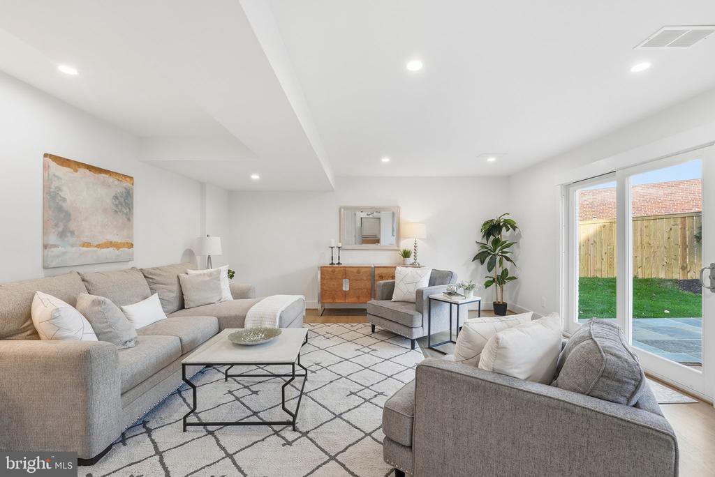9803 DE PAUL DRIVE
