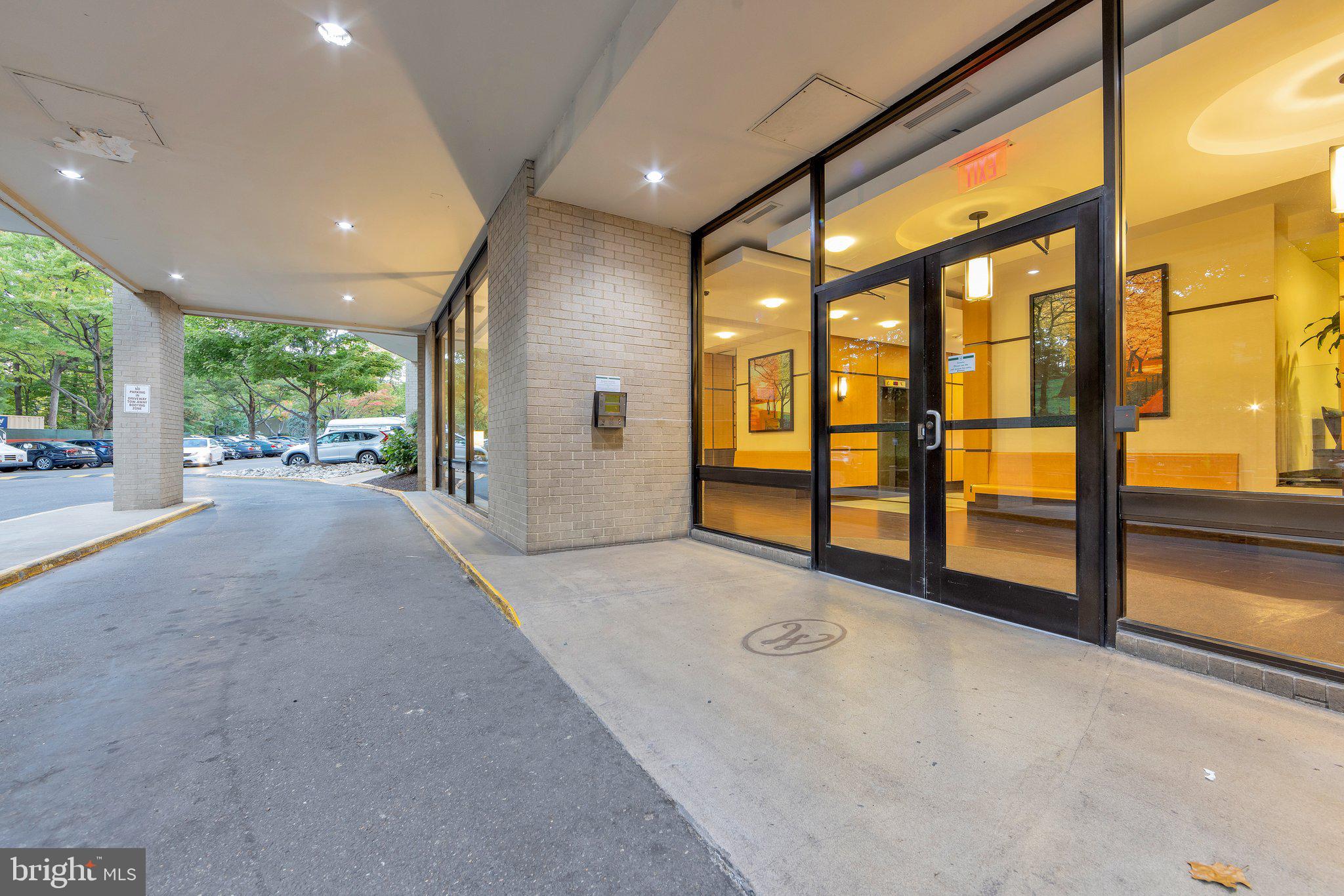 307 YOAKUM PARKWAY 302