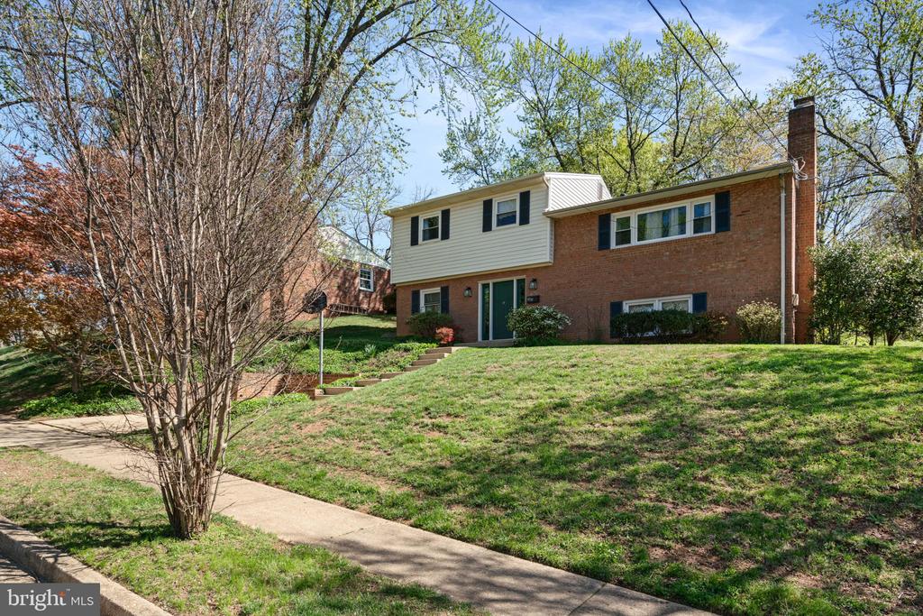 2737 WELCOME DRIVE