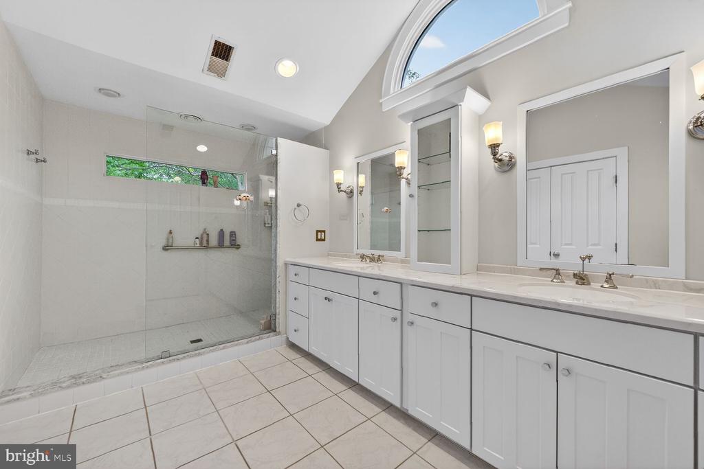 303 TALAHI ROAD SE