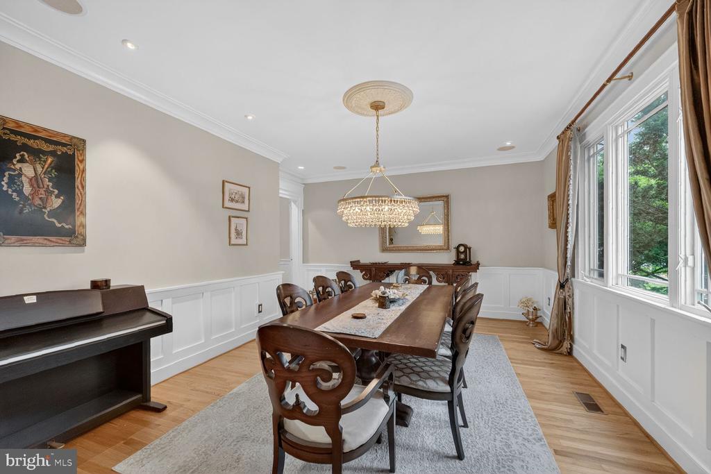 303 TALAHI ROAD SE