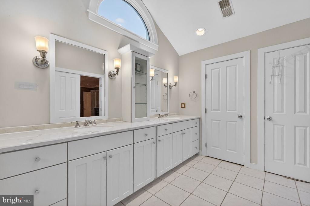 303 TALAHI ROAD SE
