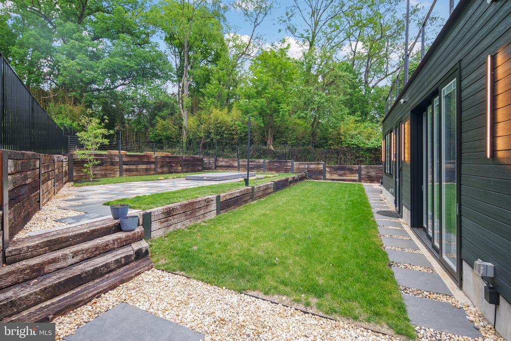7404 SPORTSMAN DRIVE