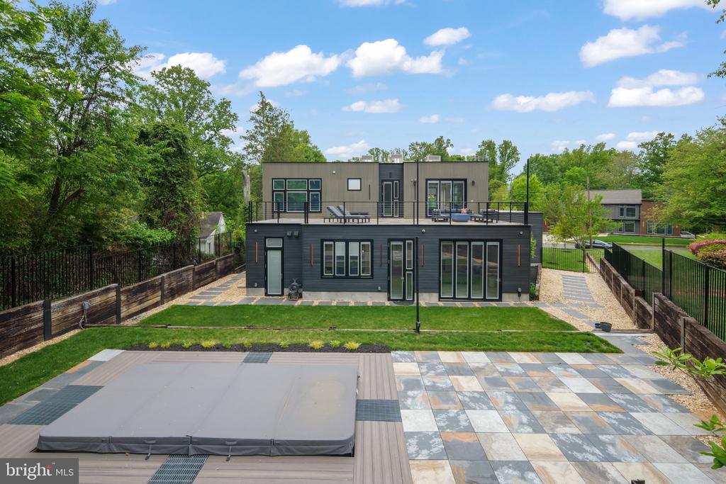 7404 SPORTSMAN DRIVE