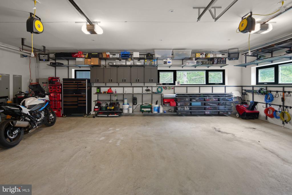 7404 SPORTSMAN DRIVE