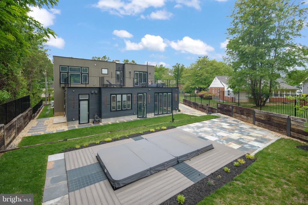7404 SPORTSMAN DRIVE