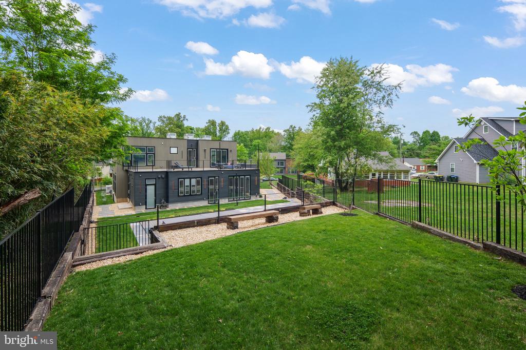 7404 SPORTSMAN DRIVE