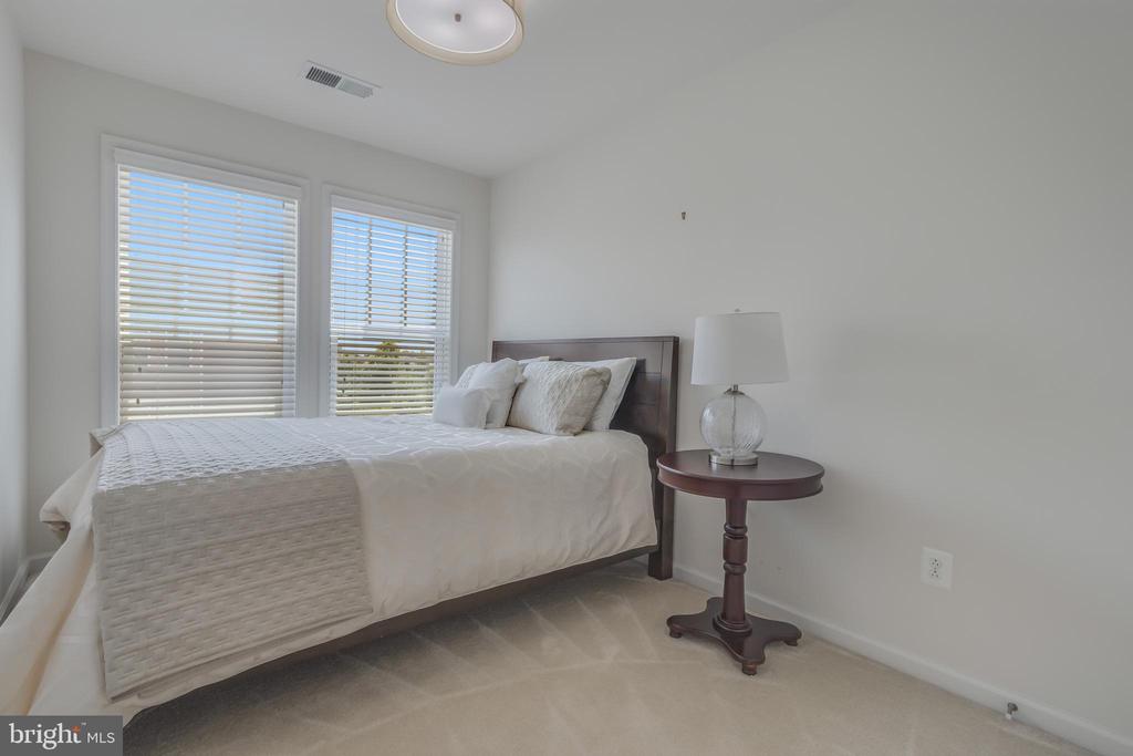 43284 NOVI TERRACE
