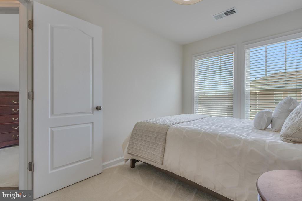 43284 NOVI TERRACE